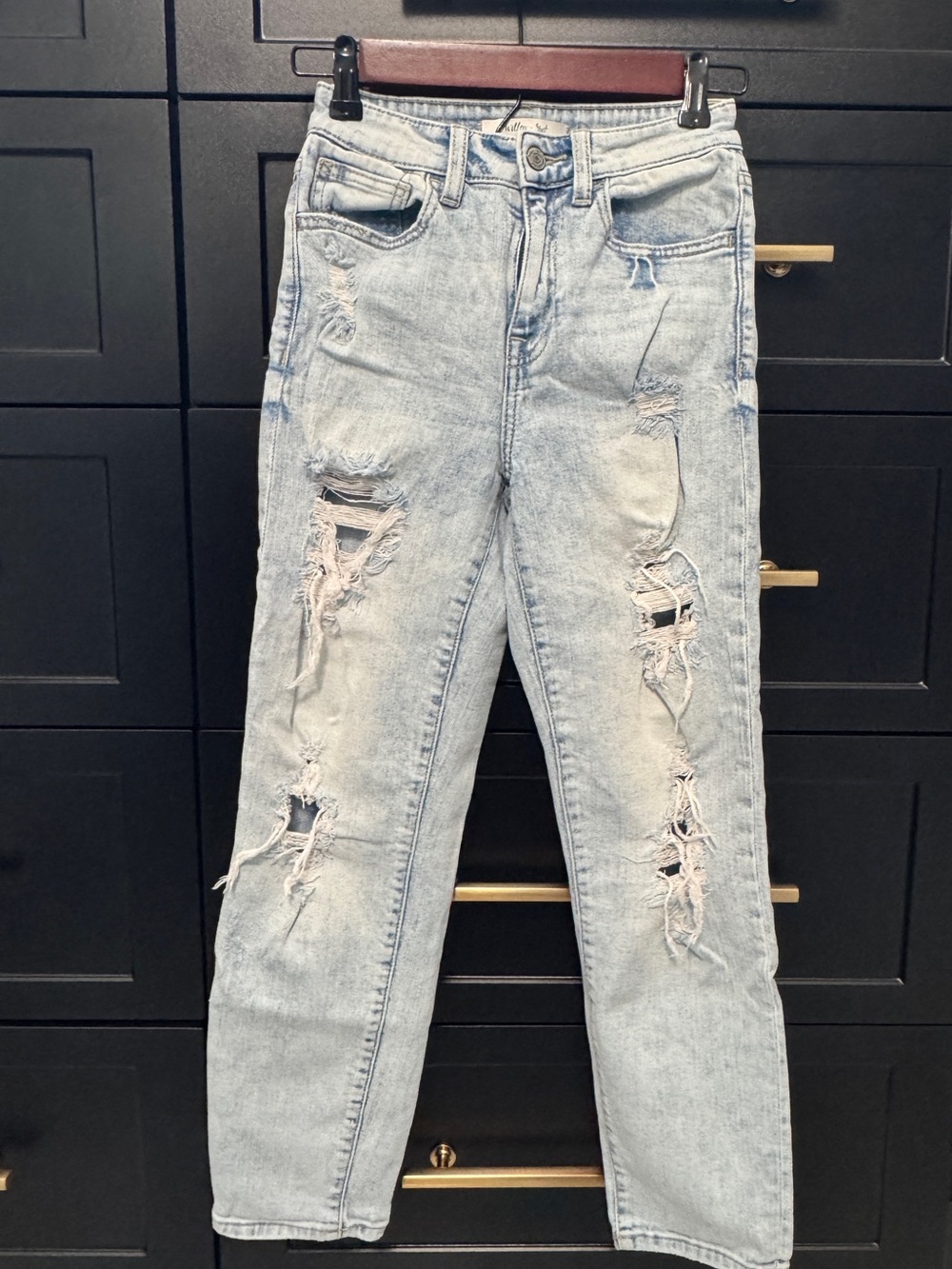 Light Wash Distressed Women’s Jeans